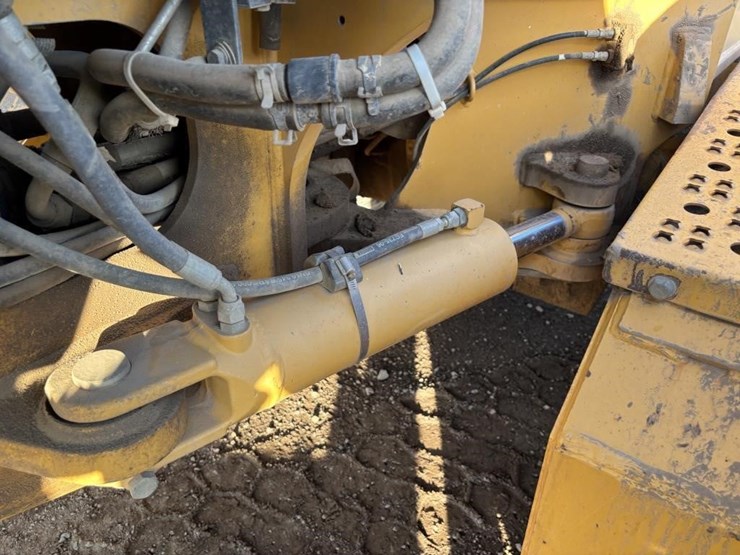 2011-deere-872gp-image-38