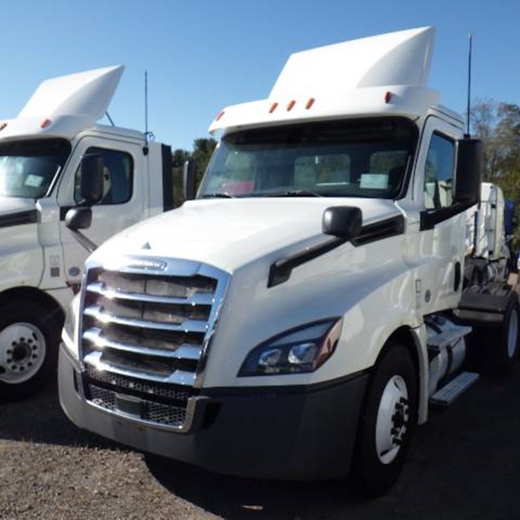 2018 FREIGHTLINER CASCADIA 126