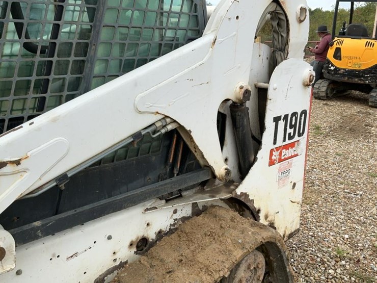 2008-bobcat-t190-image-25