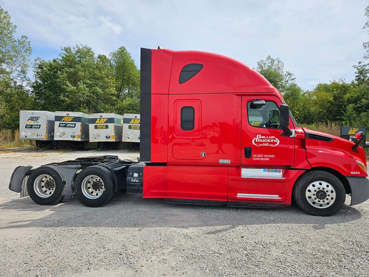 2019-freightliner-cascadia-126-image-23
