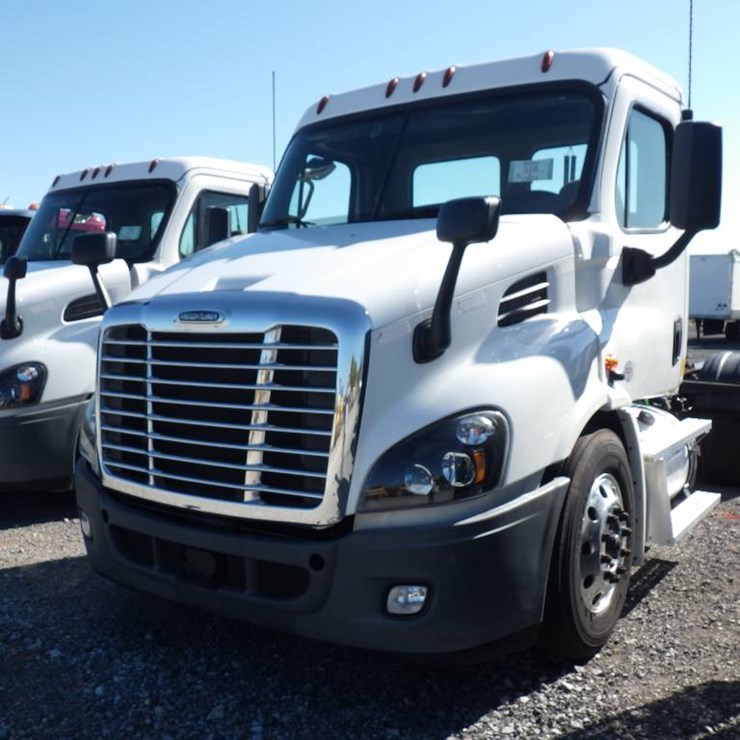 2020 FREIGHTLINER CASCADIA 113