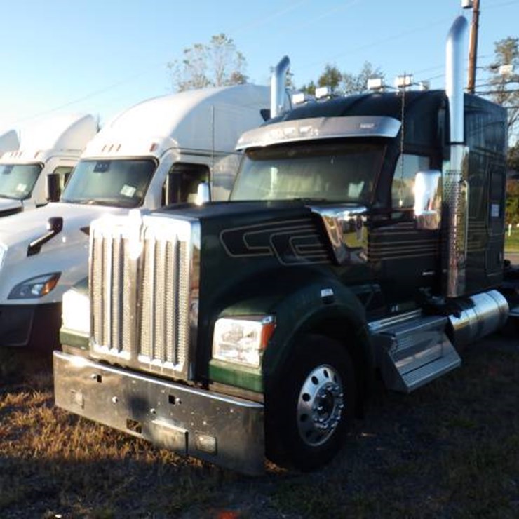 2023 KENWORTH W990