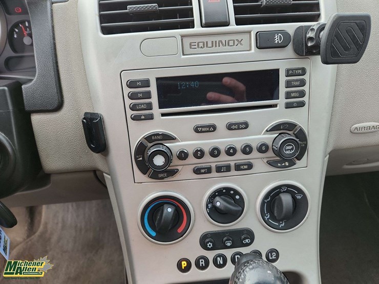 2005-chevrolet-equinox-image-11