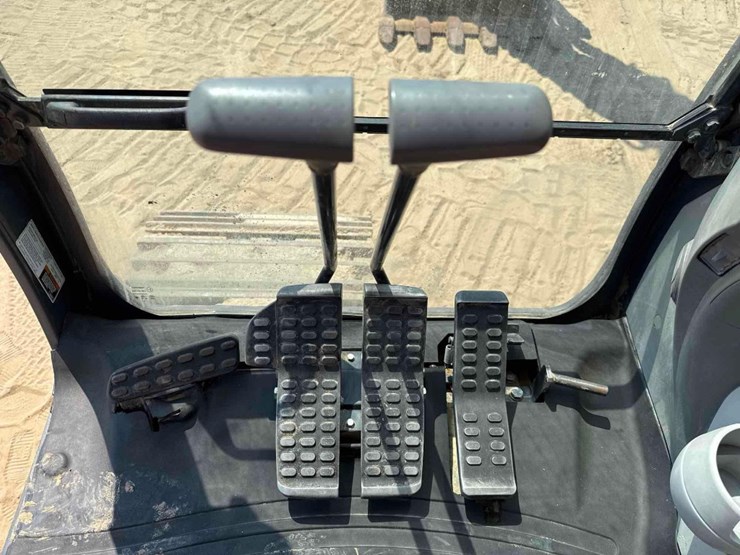 2017-deere-350g-lc-image-29