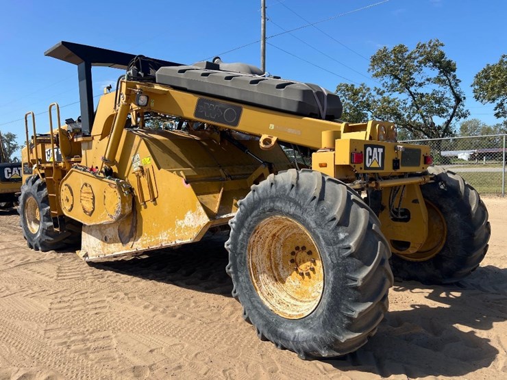 2015-caterpillar-rm-300-image-2
