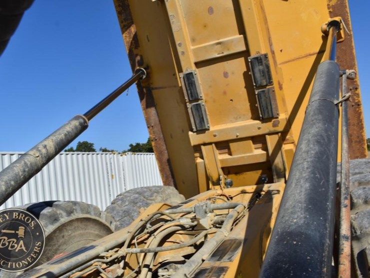 2011-caterpillar-740b-image-65