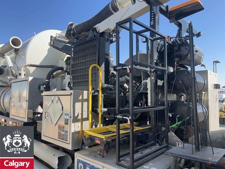 2018-freightliner-114sd-image-28