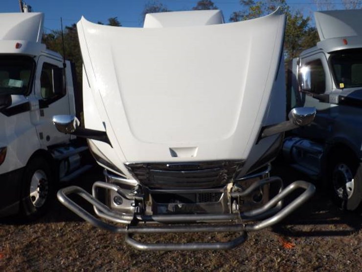 2020-freightliner-cascadia-126-image-13