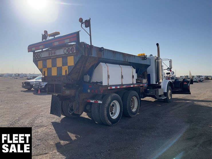 2002-freightliner-fld112-image-4