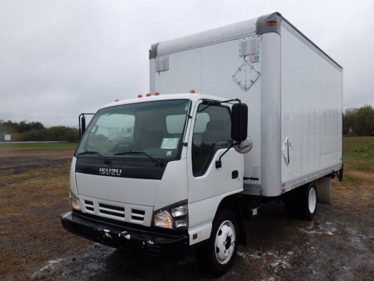 2007-isuzu-npr-image-1