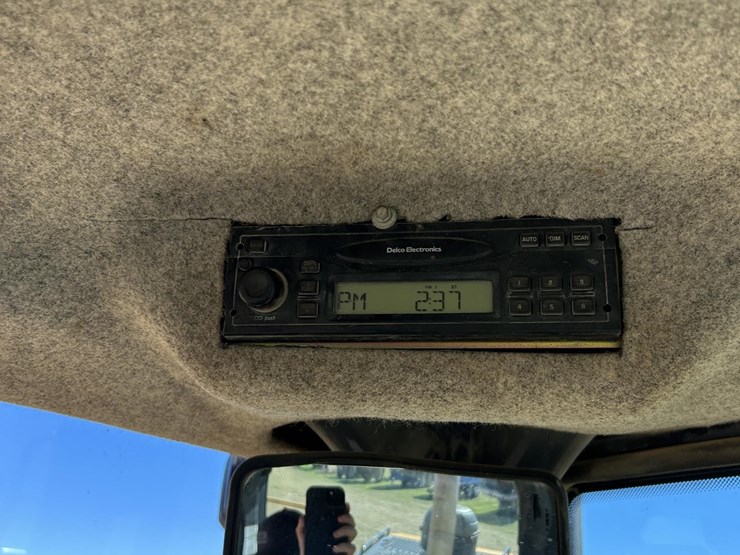 2003-deere-824j-image-58