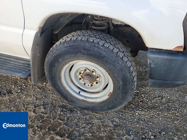 2012-ford-cargo-image-26