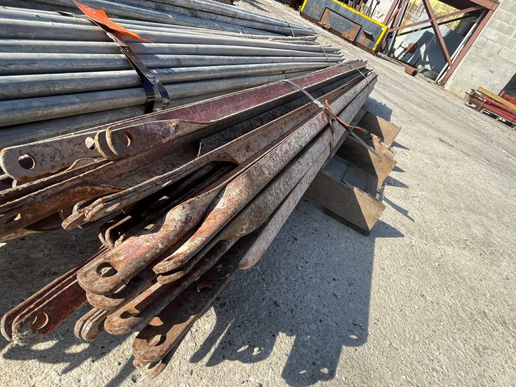 #1957-•-bundle-of-(20)-scaffolding-x-braces-image-5