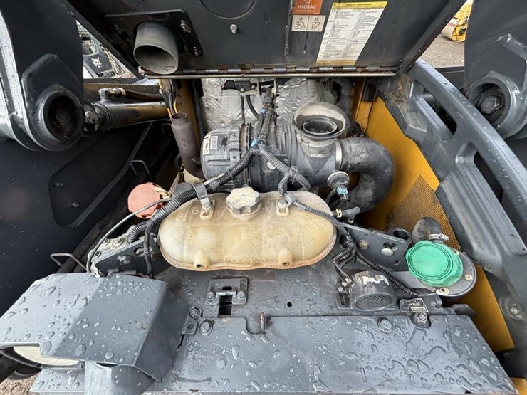 deere-325g-image-35