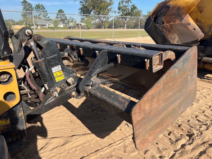 2018-caterpillar-415f2-il-image-28