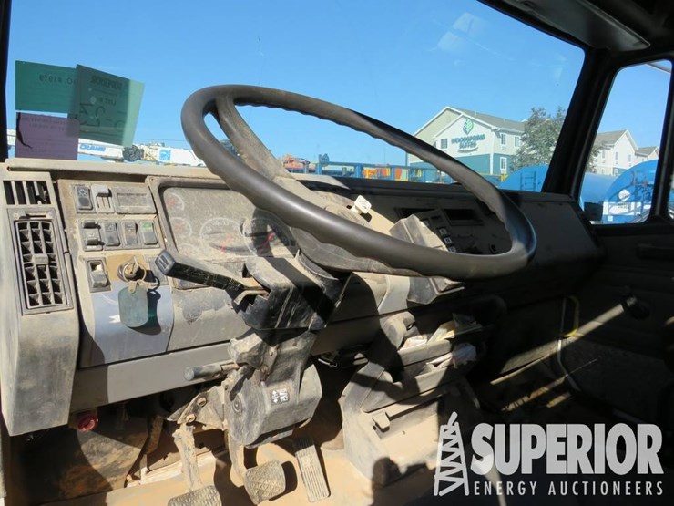 2003-freightliner-fl70-image-6