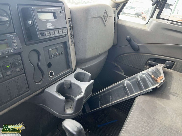 2009-international-durastar-4300-image-13