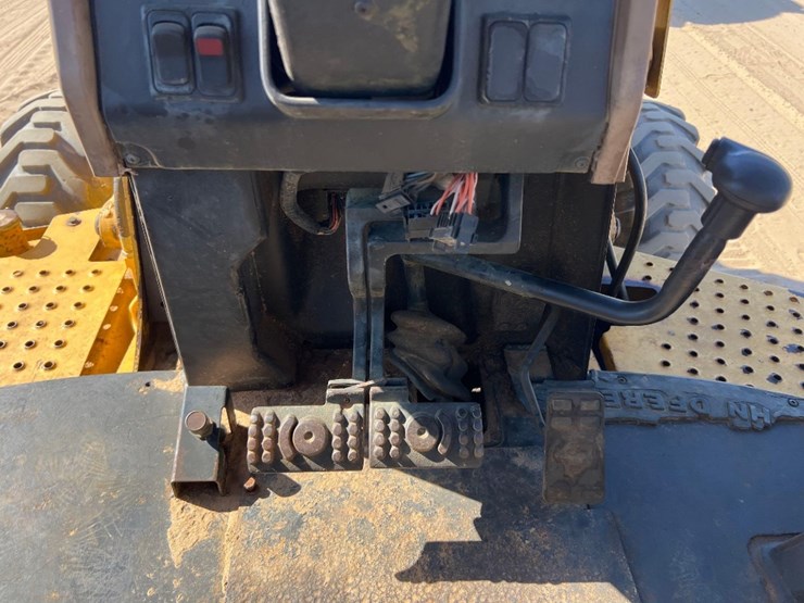 2000-deere-310se-image-33