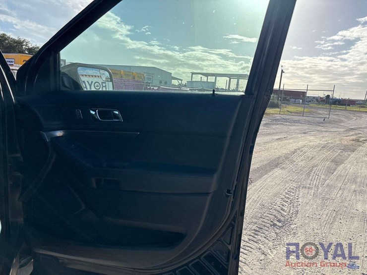 2016-ford-explorer-image-18