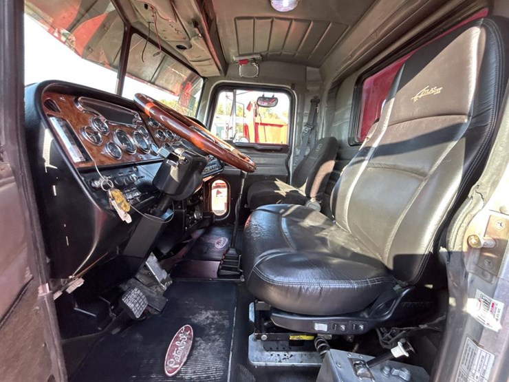2002-peterbilt-357-image-66