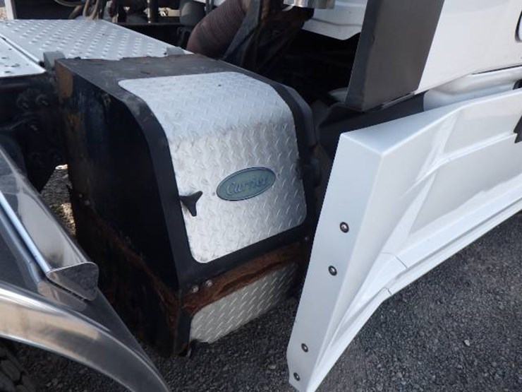 2019-freightliner-cascadia-126-image-4