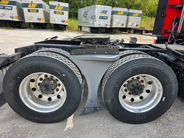 2019-freightliner-cascadia-126-image-89