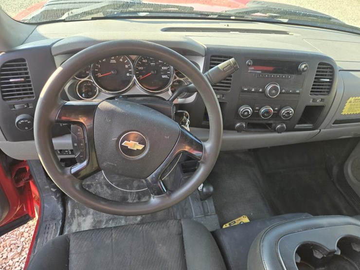 2013-chevrolet-3500hd-image-36
