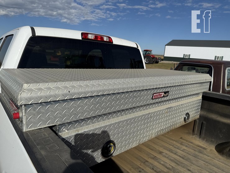 2017-chevrolet-silverado-2500hd-image-27