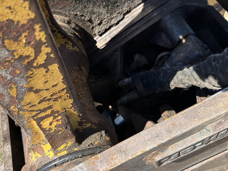 deere-200-lc-image-13