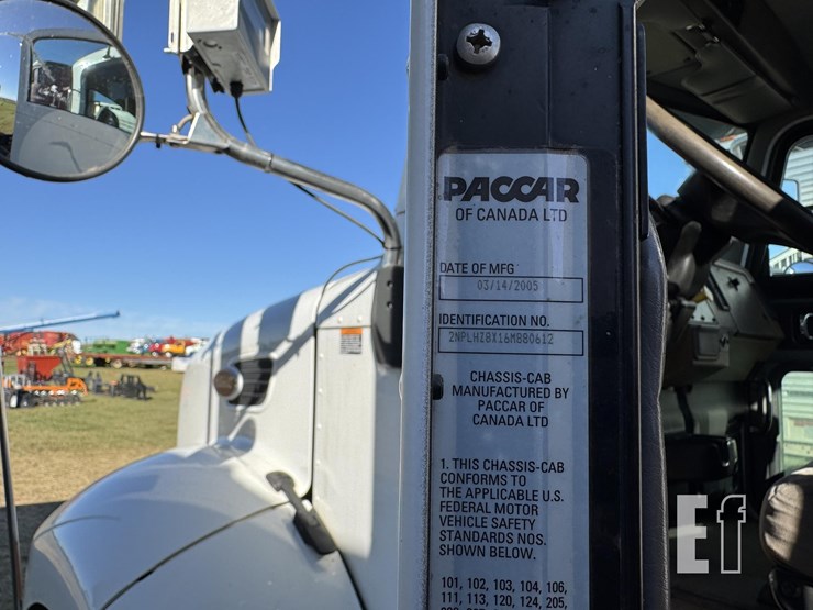 2005-peterbilt-335-image-24