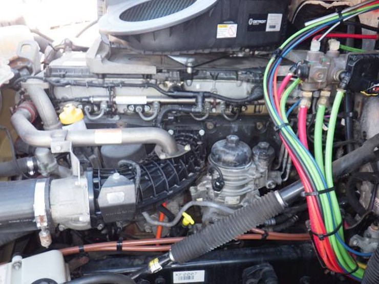 2019-freightliner-cascadia-126-image-14