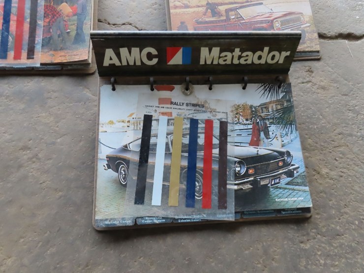 amc-jeep-dealership-display-books-1976-image-6