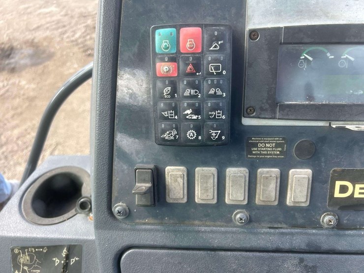 2015-deere-410l-image-18