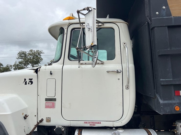 2002-mack-rd688s-image-9