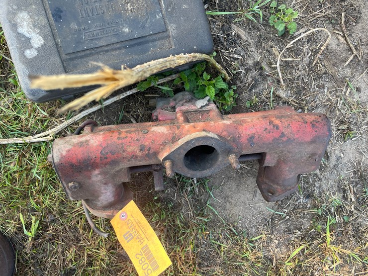 #5082-•-intake-manifold-for-farmall-660-image-3