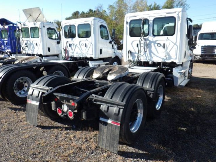 2019-freightliner-cascadia-113-image-6