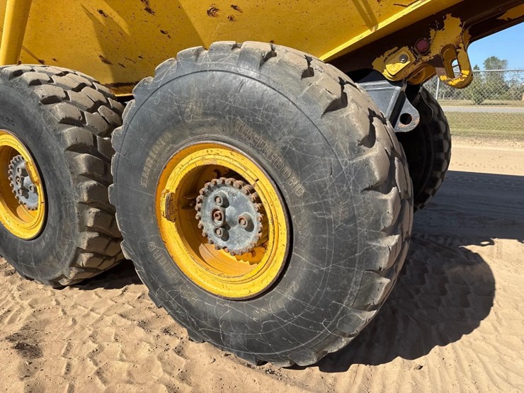 2014-komatsu-hm300-3-image-9