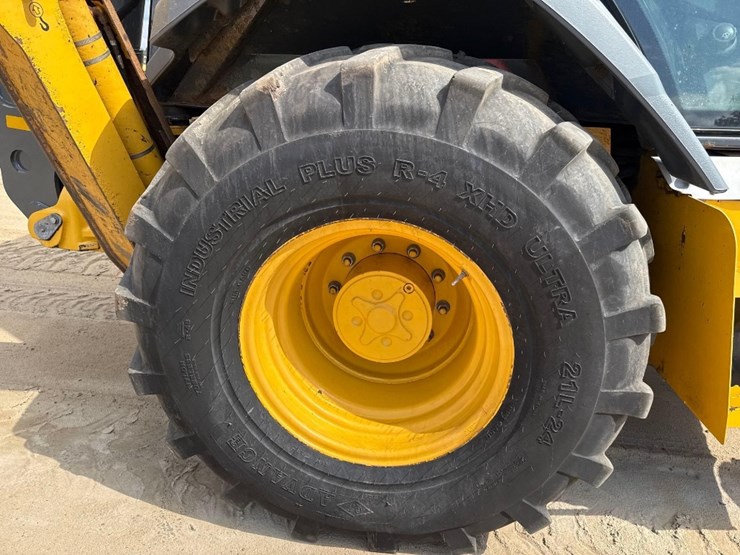 2018-deere-410l-image-12