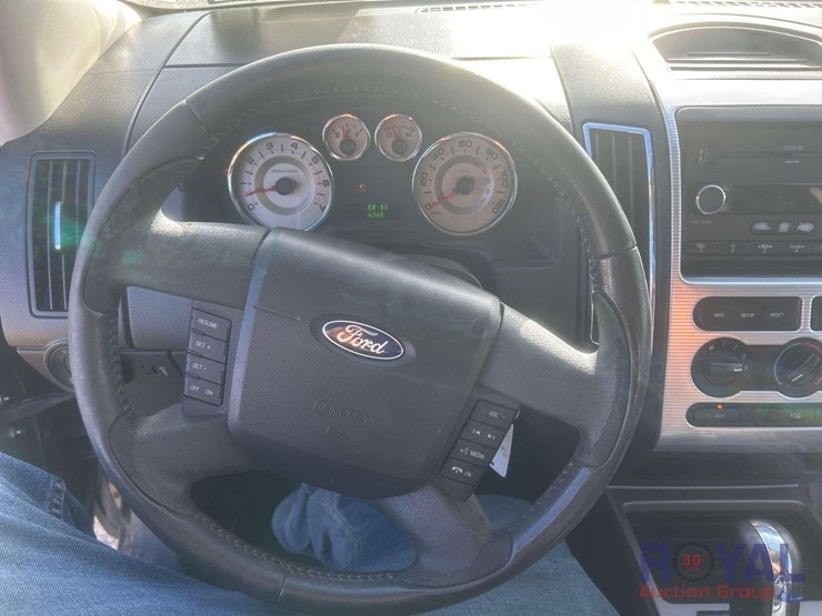 2010-ford-edge-image-14