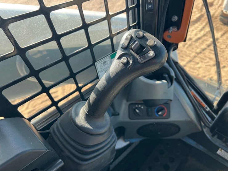 2023-bobcat-t770-image-30