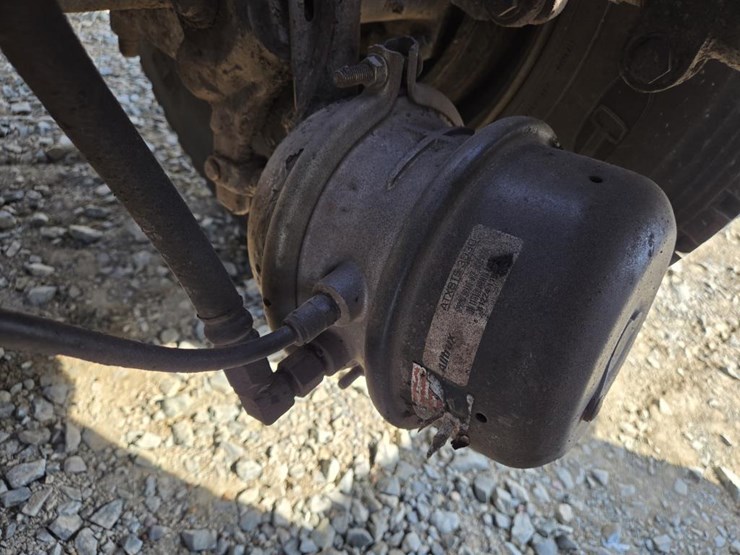 2005-mack-cl733-image-31