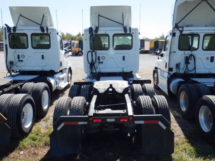 freightliner-cascadia-126-image-6