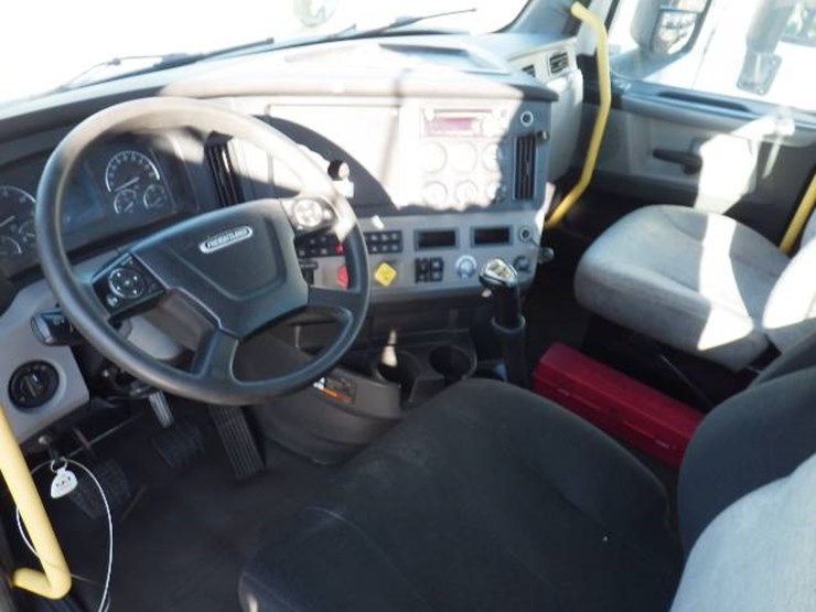 2019-freightliner-cascadia-116-image-11