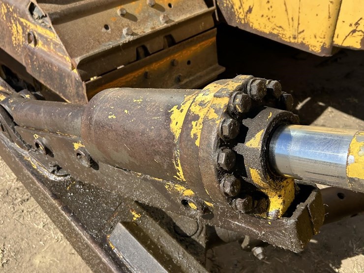 komatsu-d65ex-12-image-15