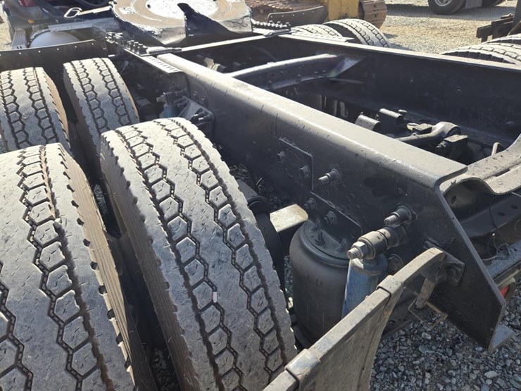 2005-mack-cl733-image-29