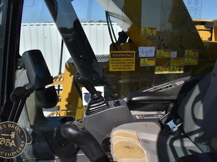 2015-caterpillar-328d-lcr-image-39