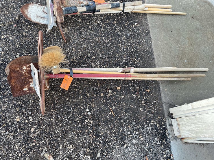 #1913-•-lot-of-(7)-hand-tools-image-1