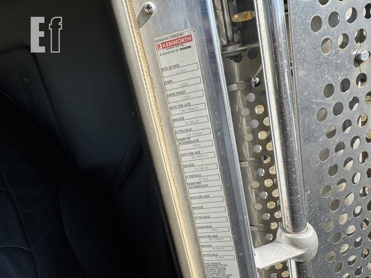 2011-kenworth-t800-image-38