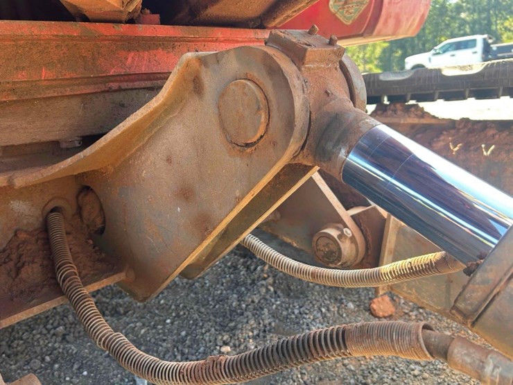 2013-takeuchi-tb180fr-image-23