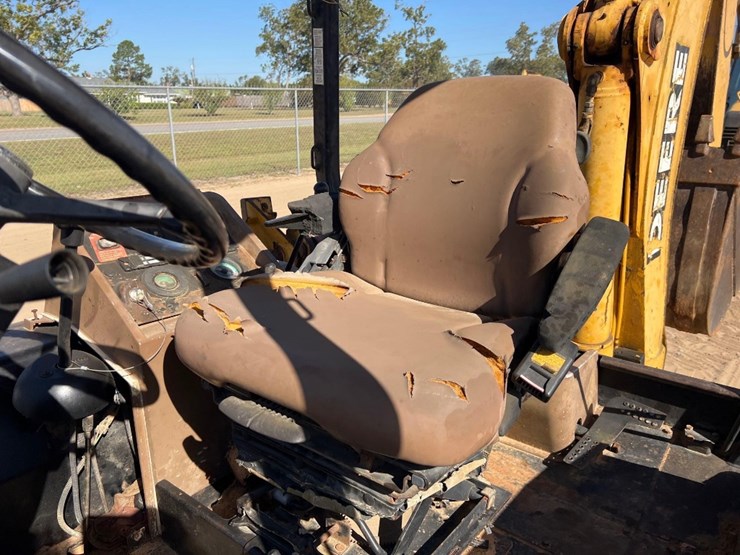 2000-deere-310se-image-30
